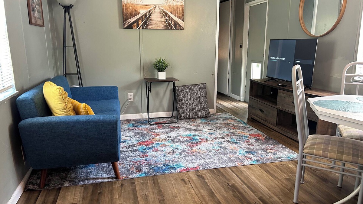 Candler House | Tranquil Hidden Gem mobile home in awesome Ocala with AC, WiFi