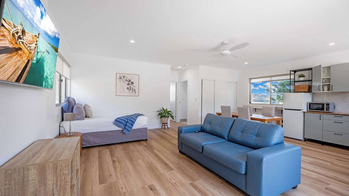 Rosemount Apartment | Tranquil Hillside Guest House Getaway