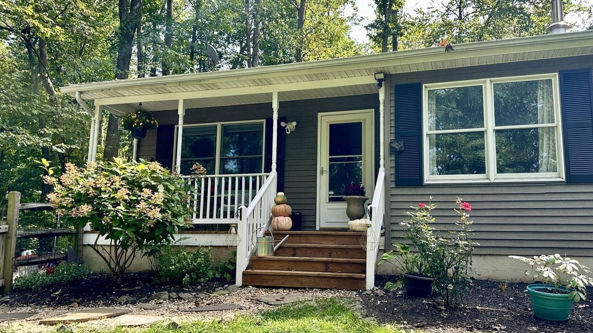 Linden House | Tranquil Home with Chickens and Ducks in Linden near vineyards & hiking