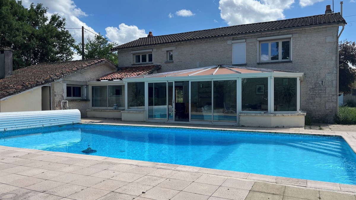 Asnieres-en-Poitou House | Tranquil House with large pool, set in private garden