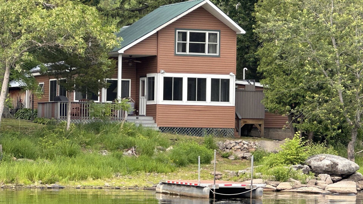 Town of Macomb House | Tranquil lake side cabin on Black Lake