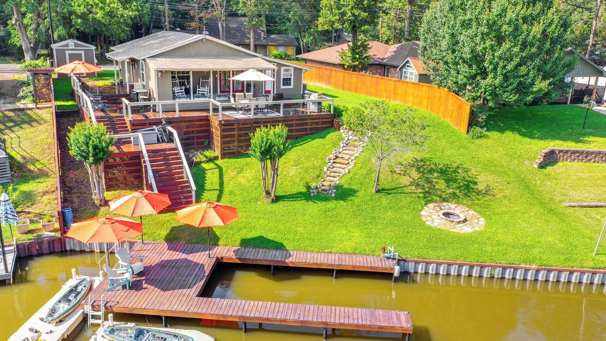 Tool House | Tranquil Lakefront Getaway w/boat dock, kayaks and firepit.