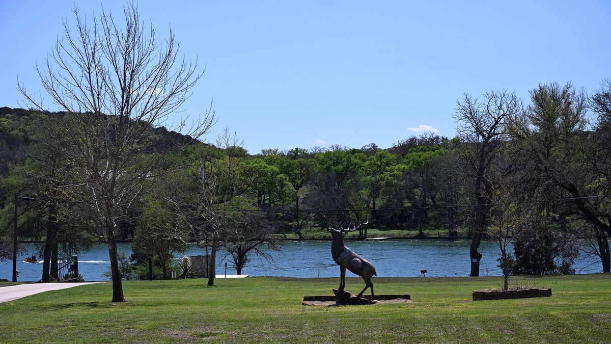Ingram Cabin | Tranquil Lakefront Retreat: 1BR Cabin with Covered Patio & Private Dock