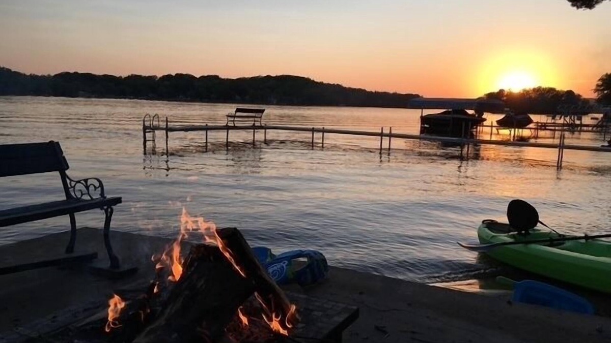 Lodi House | Tranquil Lakefront Retreat with Breathtaking Views and Cozy Firepit