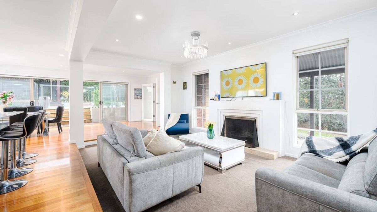 Donvale House | Tranquil Large Retreat with Alfresco & Pool