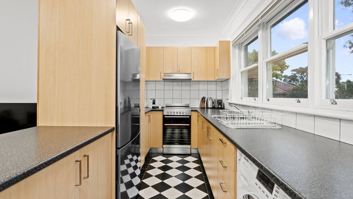 Petersham Apartment | Tranquil Living in Victorian Style Apartment