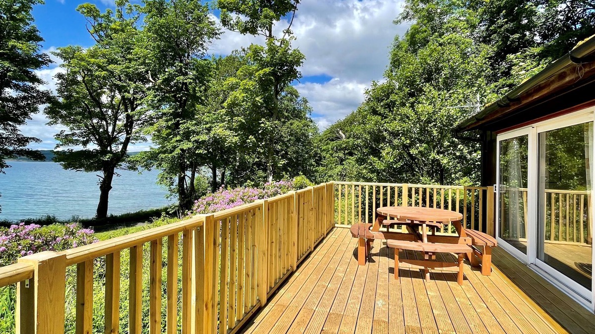 Tighnabruaich Ski Chalet | Tranquil location, waterside, pet friendly