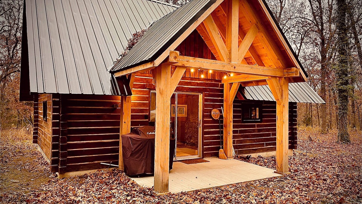 Pottersville Cabin | Tranquil Log Cabin adjacent to Mark Twain National Forest + minutes to the river