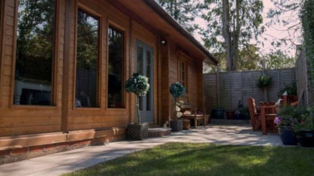Cannards Grave Cabin | Tranquil log Cabin With Private Garden