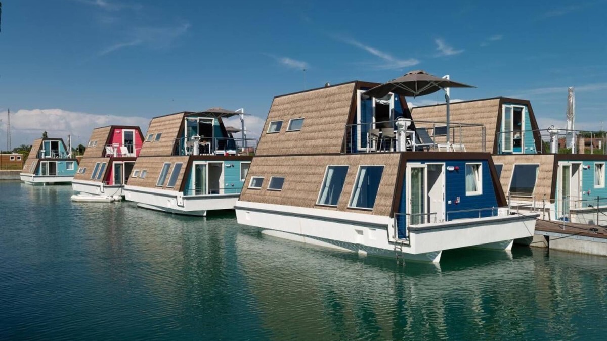 Lignano Sabbiadoro Boat Rental | Tranquil Marina Azzurra Resort House boat 2 Bedroom sleeps 6
