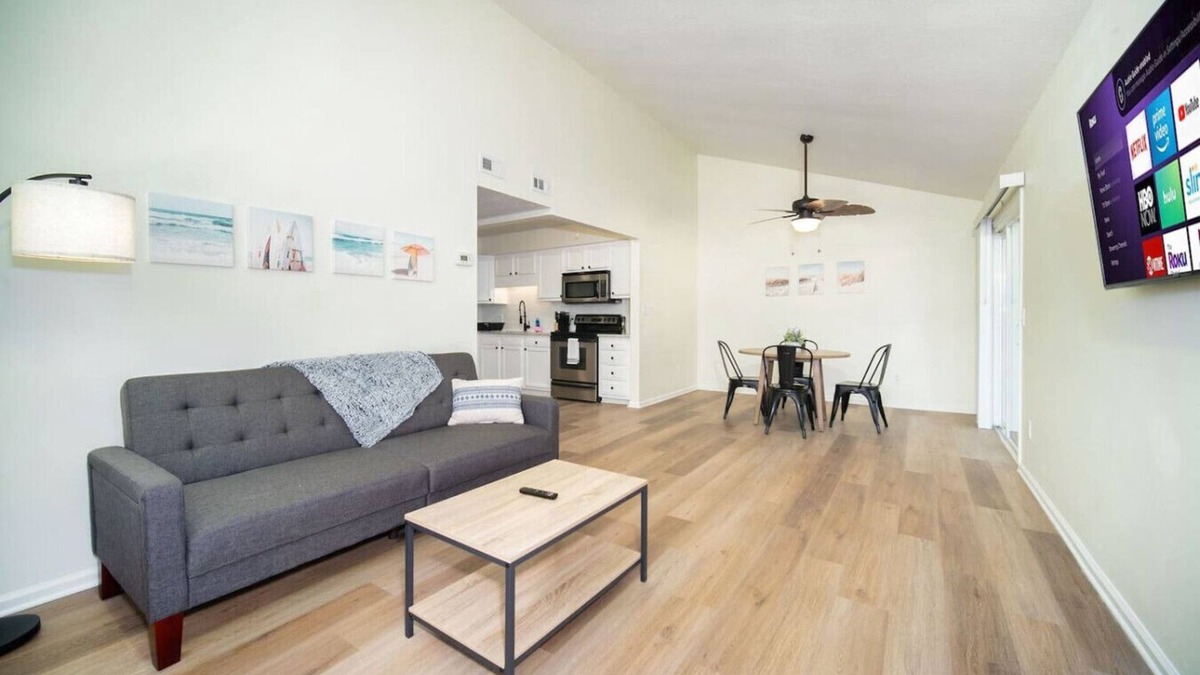 Southpoint House | Tranquil Manor - 2 bed/1 bath
