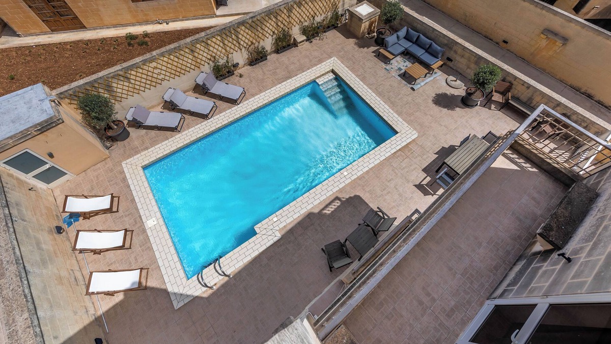 Swieqi Villa | Tranquil Mansion - 3 Bed, Pool, BBQ & Gaming Room