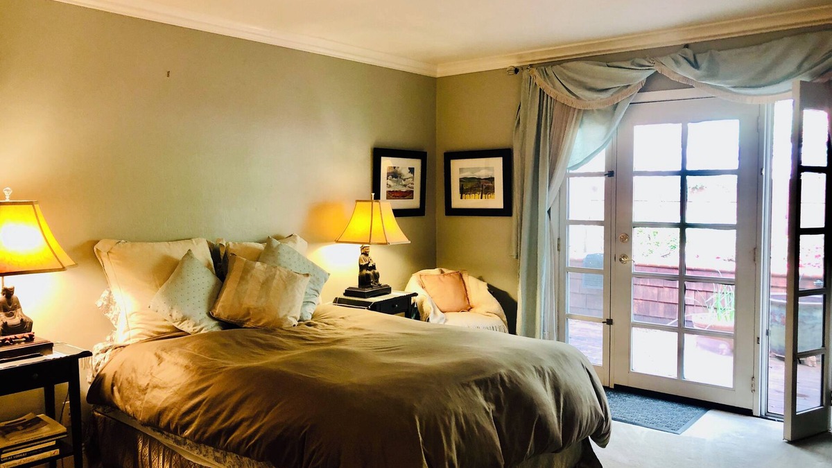 Fairfax Apartment | TRANQUIL MASTER SUITE studio with PRIVATE ENTRANCE in charming Fairfax