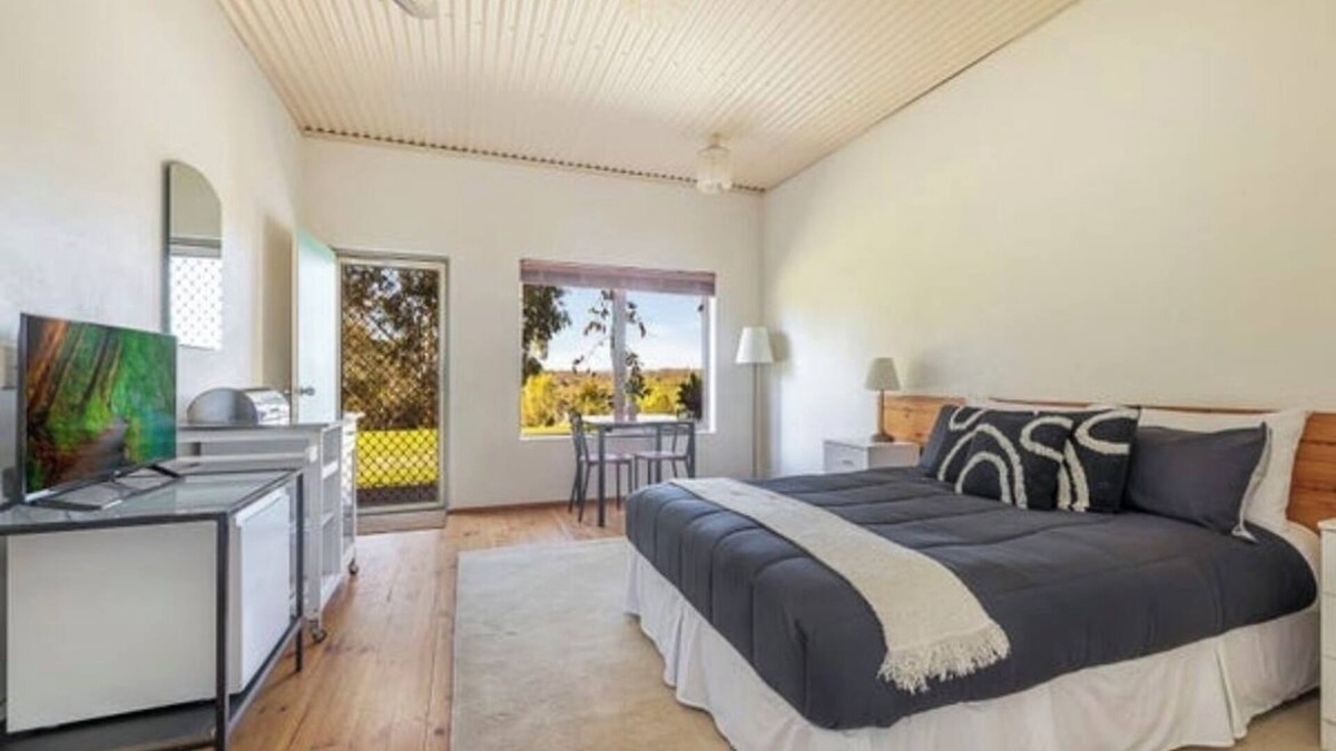 Armagh House | Tranquil motel style large room.