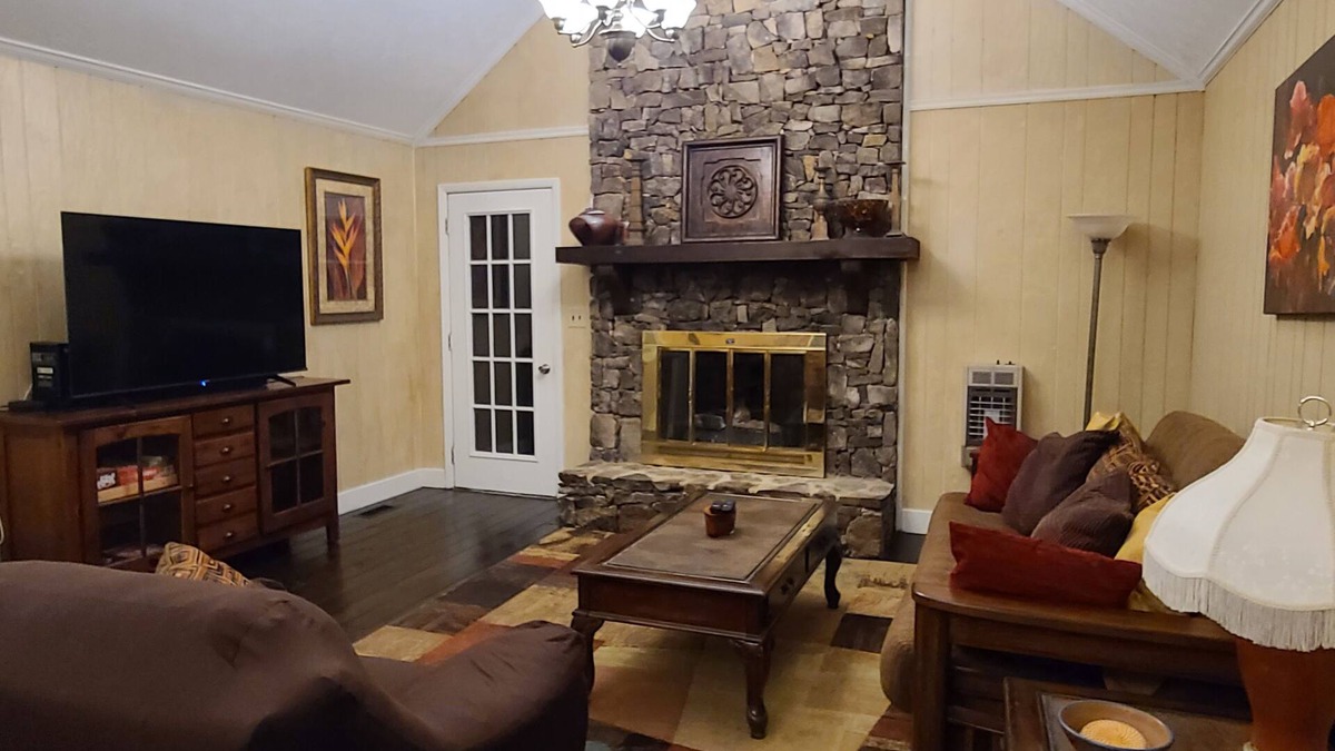 Fort Mc Clellan House | Tranquil mountain view home near Talladega National Forest