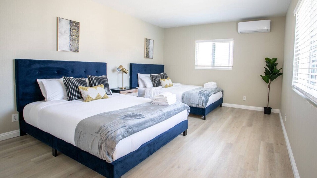 West Covina House | Tranquil Nest Studio with 2 Queen beds