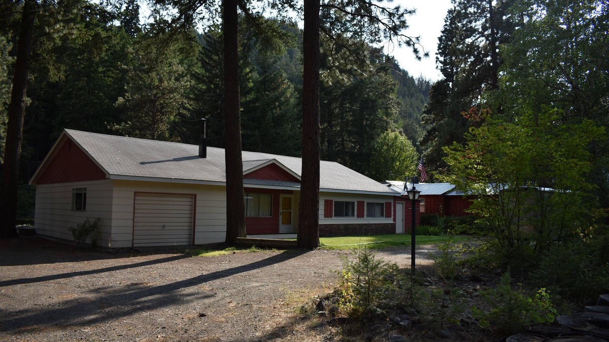 Naches House | Tranquil, Nostalgic Riverfront Property on 1/2 acre on White Pass