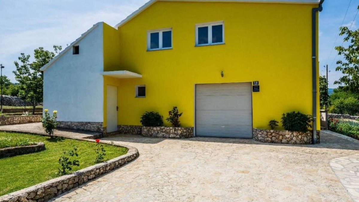 Primorski Dolac House | Tranquil Oasis Holiday Home Primorski Dolac with Pool - Three Bedroom Holiday Home with Pool