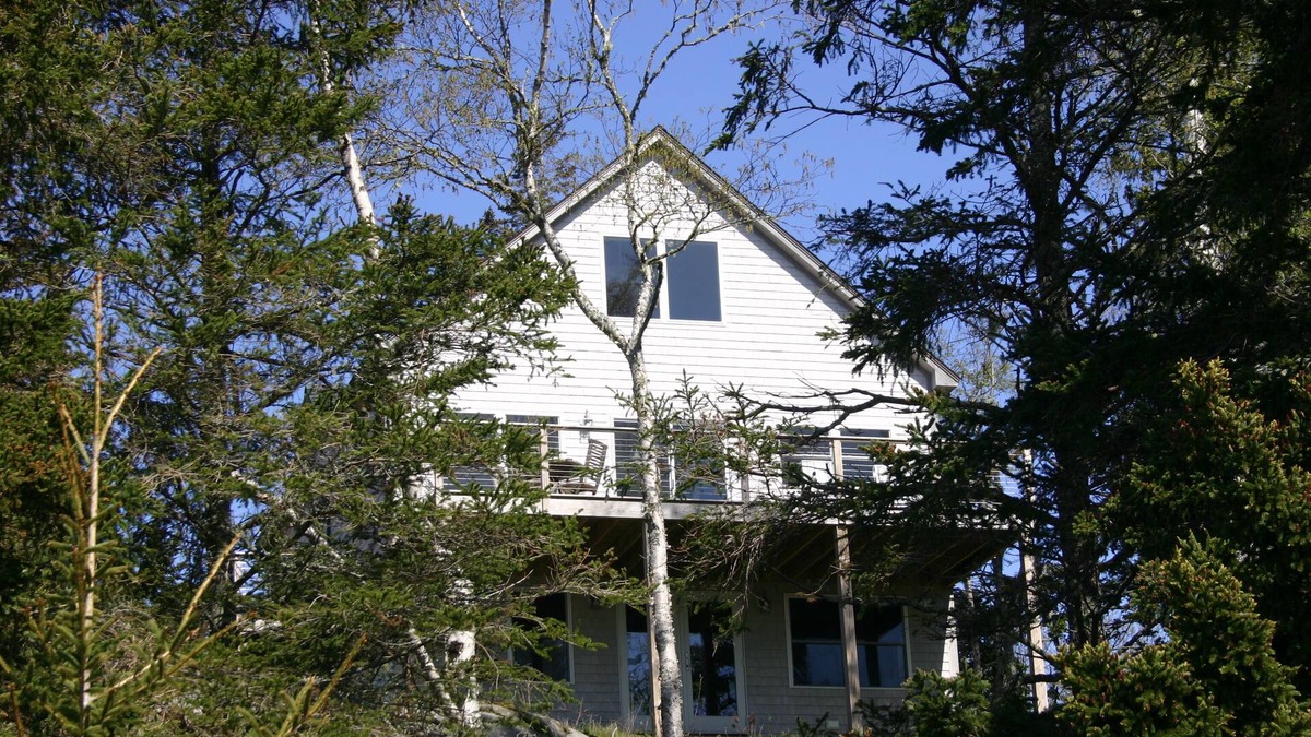 South Addison House | Tranquil oceanfront cottage on Wohoa Bay