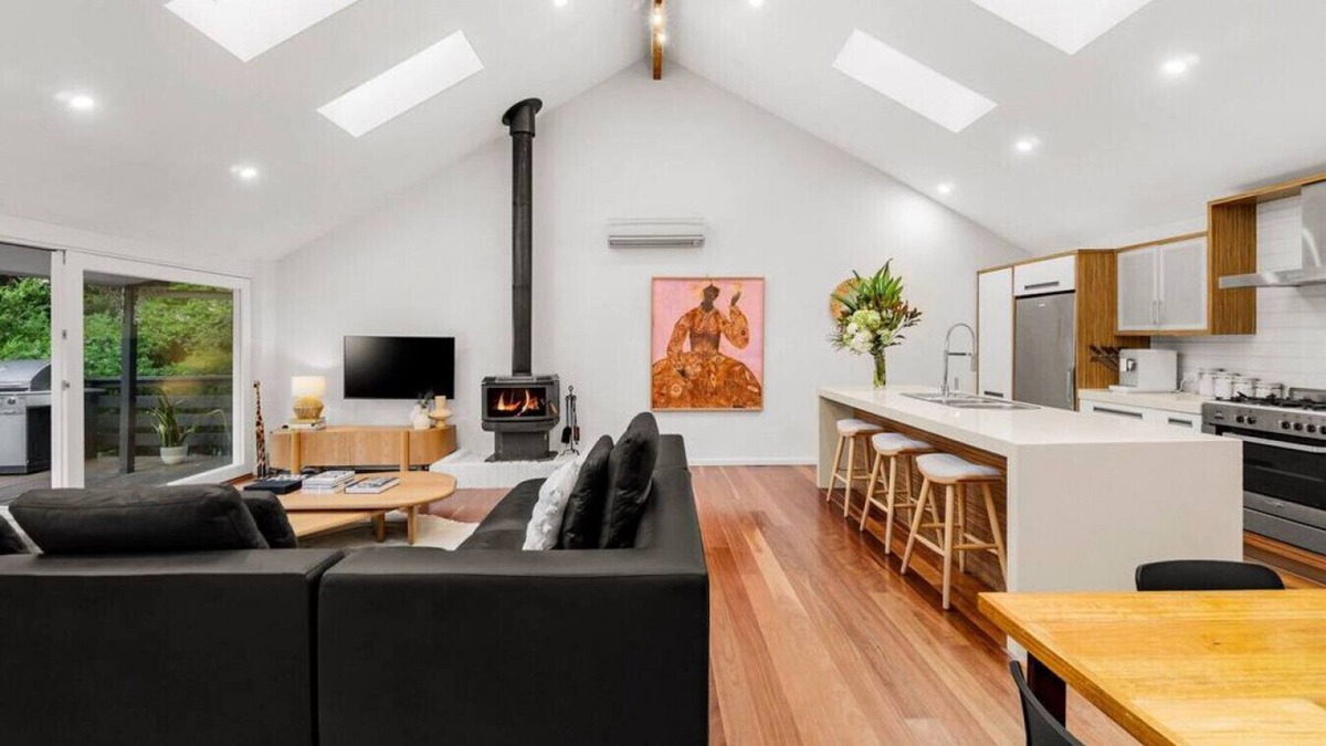 North Warrandyte House | Tranquil, open-plan designer escape 25km from CBD