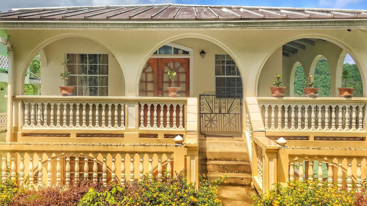 Soufriere Quarter Apartment | Tranquil Penthouse Flat w/balcony view, super close to the beach
