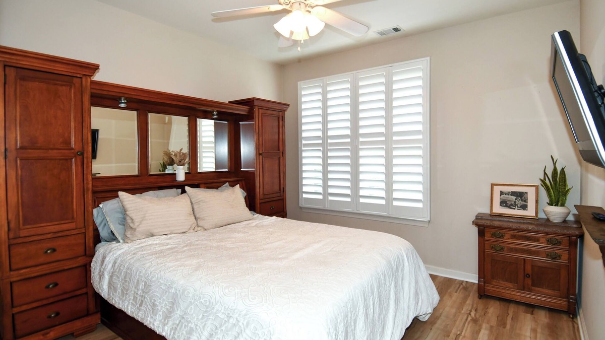 Gaithersburg Condo | Tranquil Private 1B/1BA in Condo