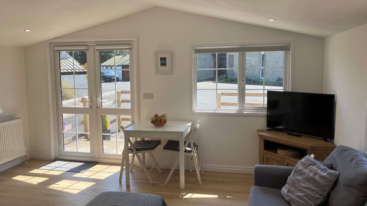 Lisburn Cabin | Tranquil private cabin surrounded by beautiful countryside.