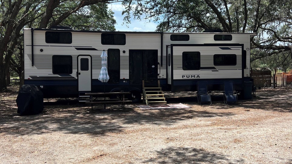 Silver Springs House | Tranquil, Quiet RV On A Private Fenced-In Farm!
