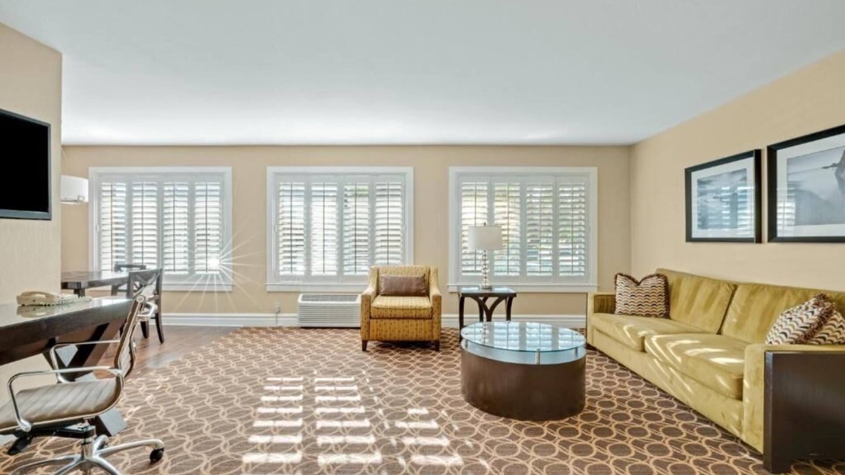 Corte Madera Hotel | Tranquil Retreat Near Ferry & Muir Woods | Outdoor Pool | Parking | BBQ Area