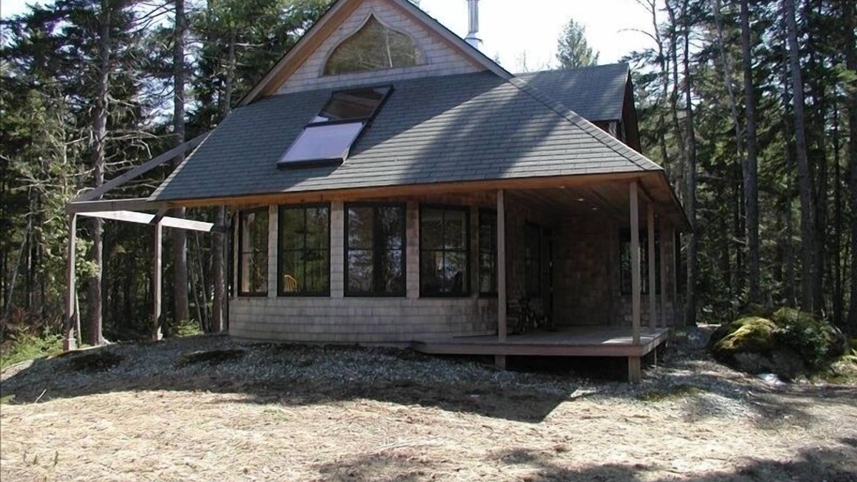 Blue Hill House | Tranquil Retreat on Woods Pond