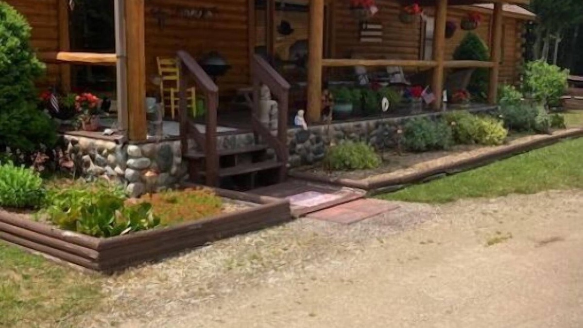 St Ignace Apartment | Tranquil Retreat or Romantic Getaway in Beautiful Upper Peninsula of Michigan.