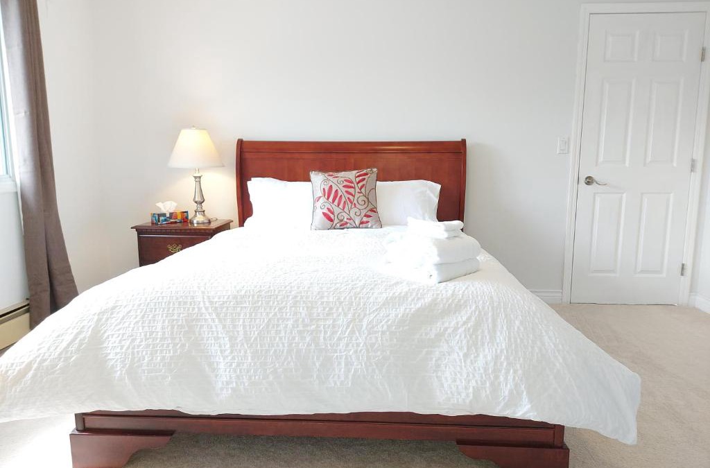 Southeast Kelowna Bed & Breakfast | Tranquil Retreat Spacious 2-Bedroom on a Serene Acreage