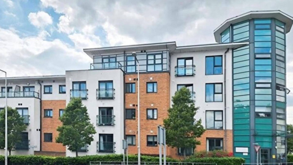Grays Apartment | Tranquil Riverside Apartment in Grays