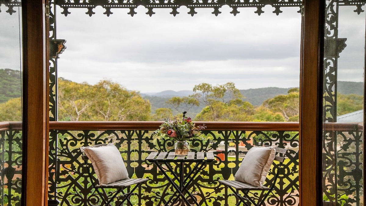 Berrilee House | Tranquil, romantic, secluded retreat with amazing views that stretch on forever!