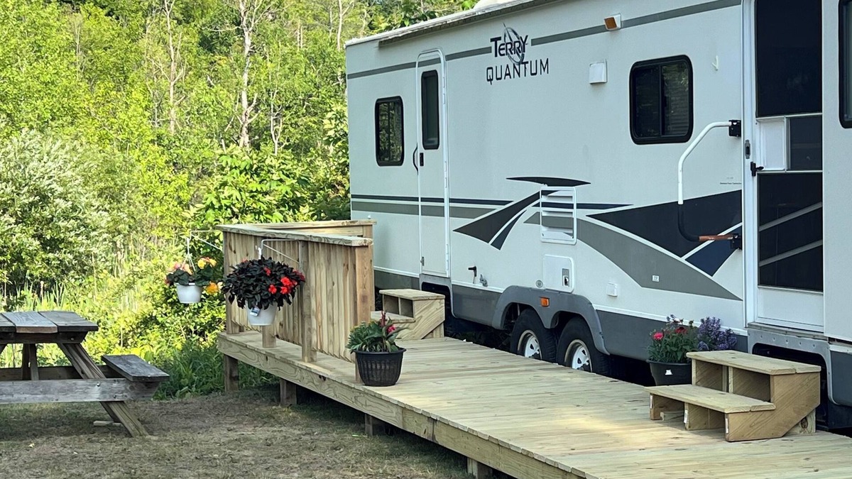 Mears House | Tranquil RV @ Val-Du Lakes campground in Silver Lake