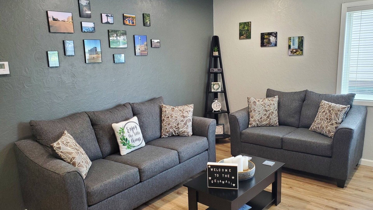 Lake Park House | Tranquil setting 15 Miles from Iowa Great Lakes - Fully Furnished with Game Room