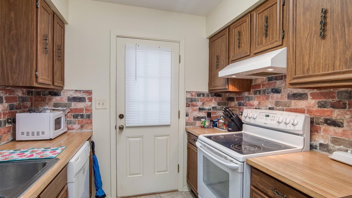 Shreveport House | Tranquil Stay, Prime Location Near Shopping Dining Hospitals and Casinos
