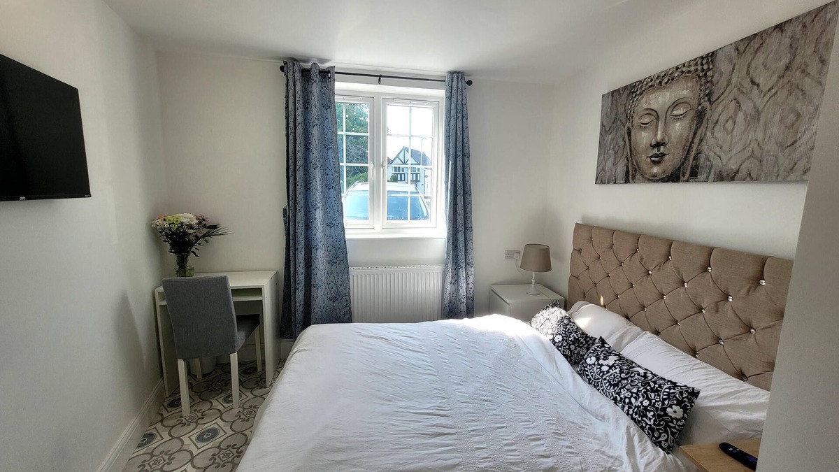 South Ruislip Apartment | Tranquil Studio Retreat with free parking