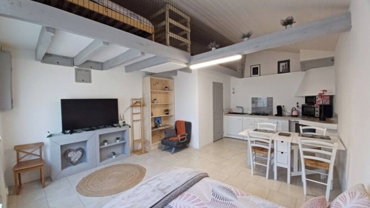 Pugnac Apartment | Tranquil studio with WiFi in charming Pugnac