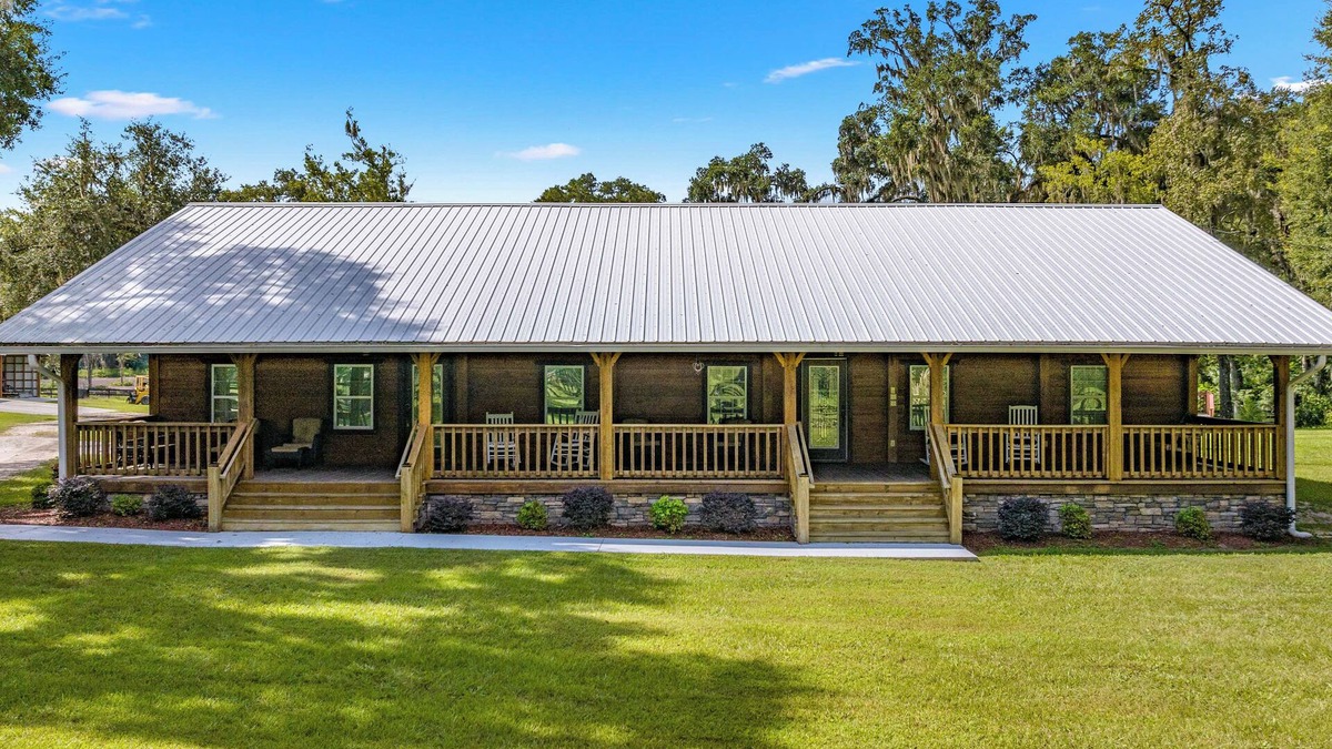 Williston House | Tranquil Suite w/Porch < 2 Mi to Cedar Lakes!