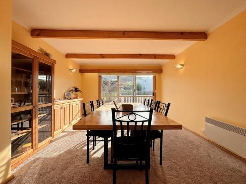 Howrah House | Tranquil Sunlit Retreat close to CBD and Airport