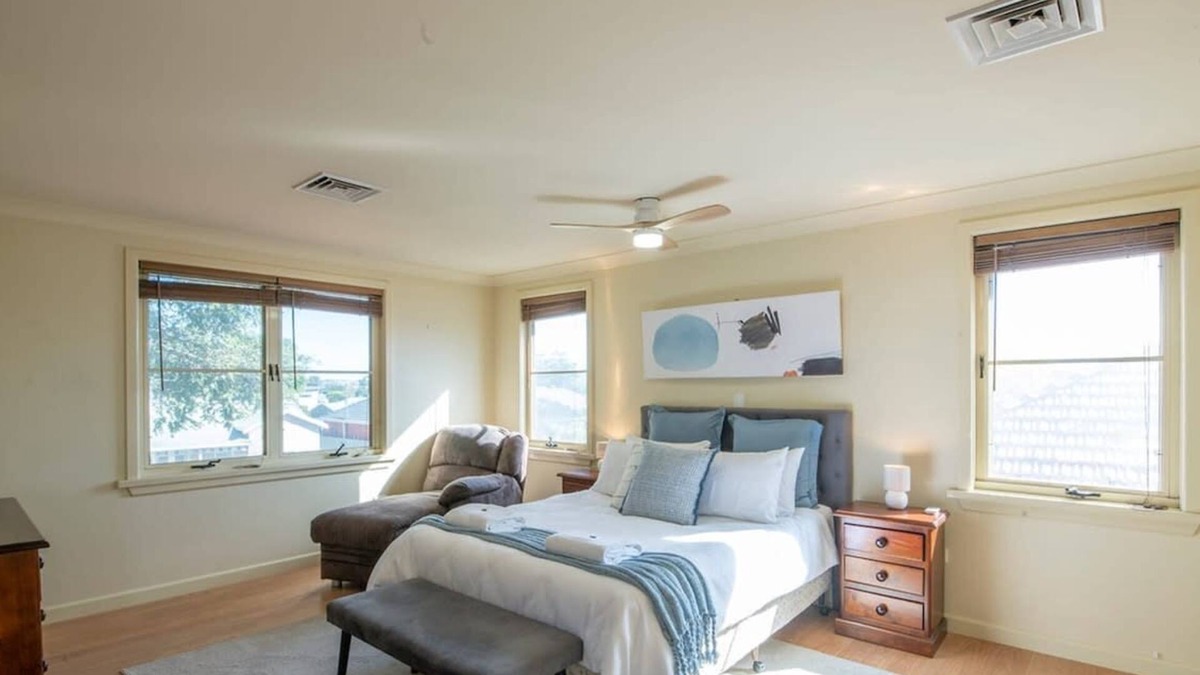 Dubbo House | Tranquil Taylor - Two-Storey CBD Family Home, BBQ