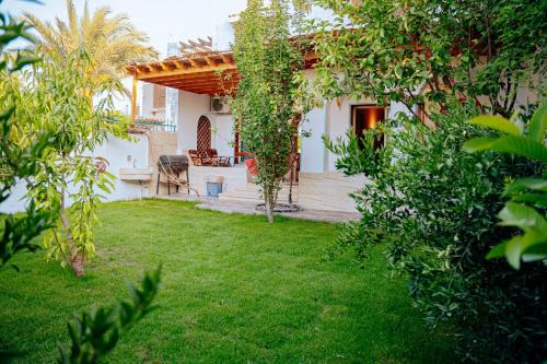 Yusuf as-Sidiq Villa | Tranquil Villa in Fayoum Private Pool Garden Lake Access