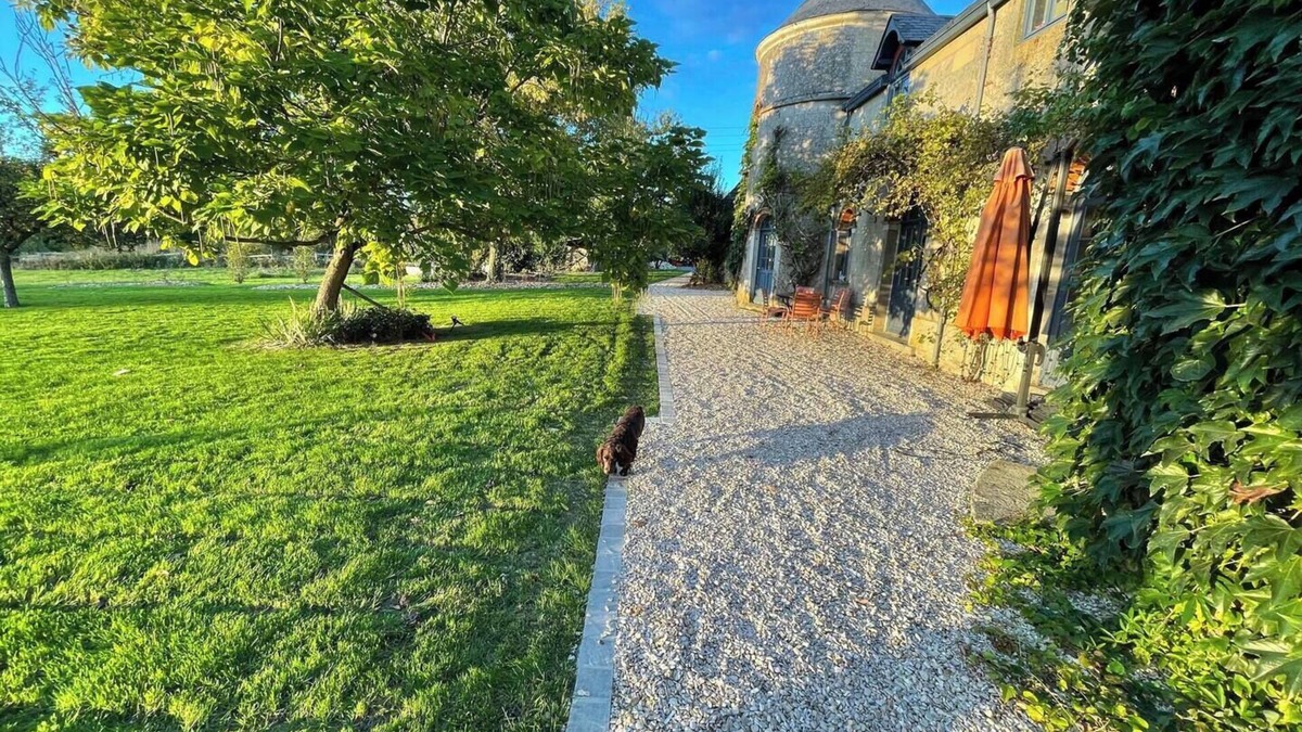 Challes House | Tranquil Villa with Private Tennis Court and Pool in Challes, Pays de la Loire