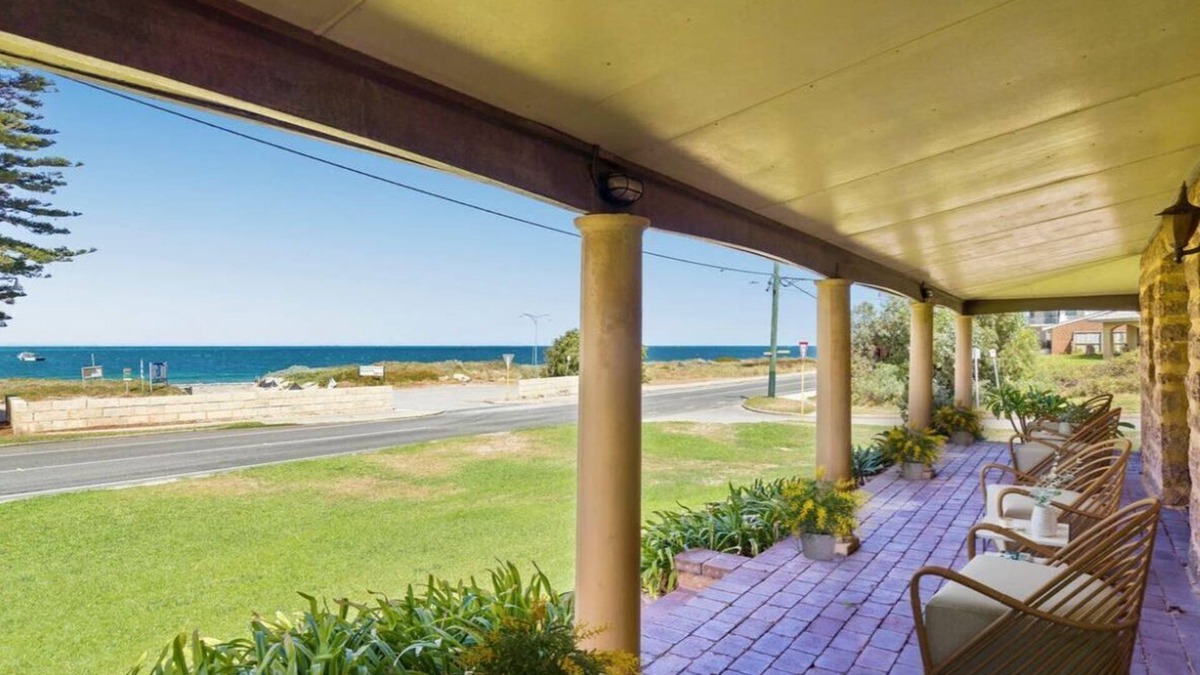 Shoalwater House | Tranquil water views from your private front deck