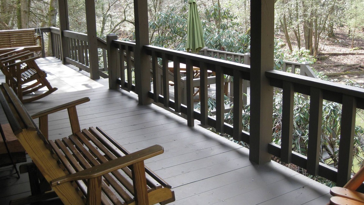 Cashes Valley Cabin | Tranquil Waterfront Cabin