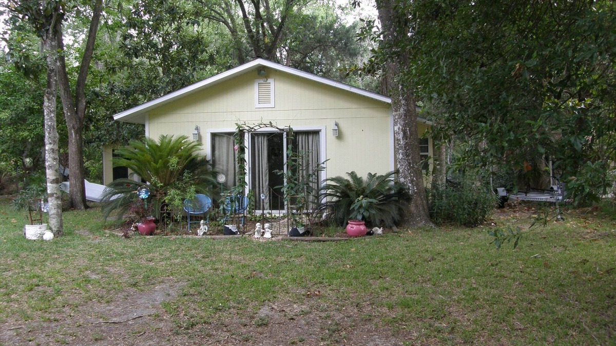 Homosassa Cottage | Tranquil Waterfront Cottage. 1 Bedroom, 1 Bathroom. Sleeps 2