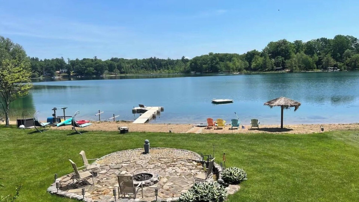 Smyrna House | Tranquil Waters on Blue Lake - Barrel Sauna, Hot Tub, Sleeps 12, Fire Pit