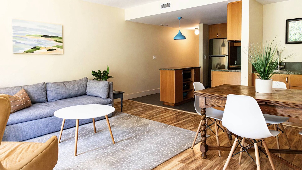 Bouvet Island Condo | Tranquil Waterside Living: Dream Condo on the Lake!