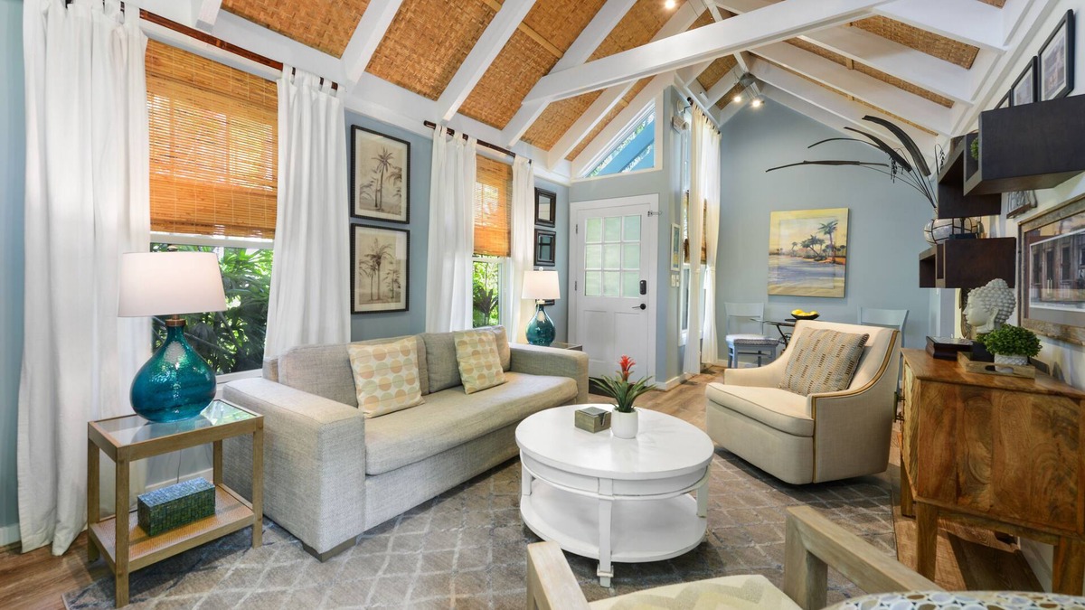 Historic Seaport Cottage | "Tranquility " At Ann Street Gardens Steps From Duval